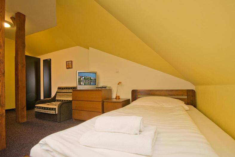 Hotel U Zlateho Byka Pisek  Room photo